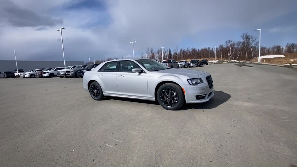 2023 Chrysler 300 Touring 5