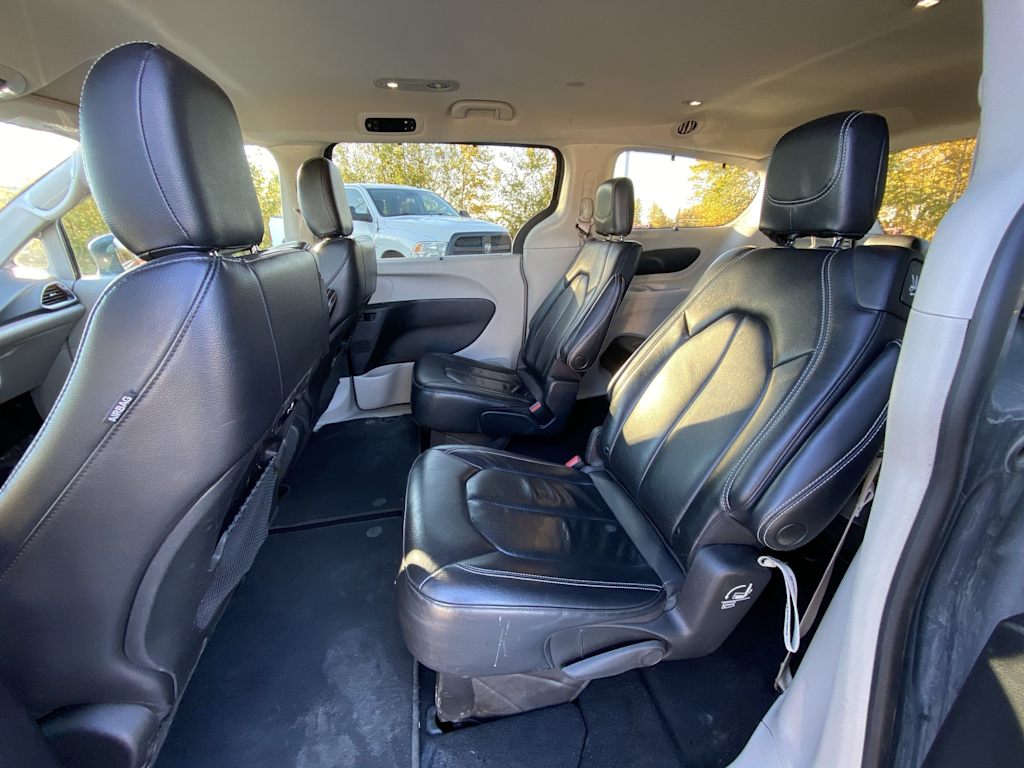 Thumbnail: 2022 Chrysler Pacifica - 9
