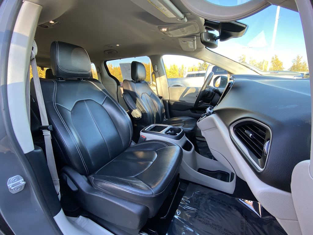 Thumbnail: 2022 Chrysler Pacifica - 8