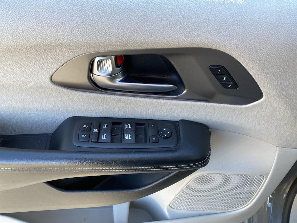 Thumbnail: 2022 Chrysler Pacifica - 23