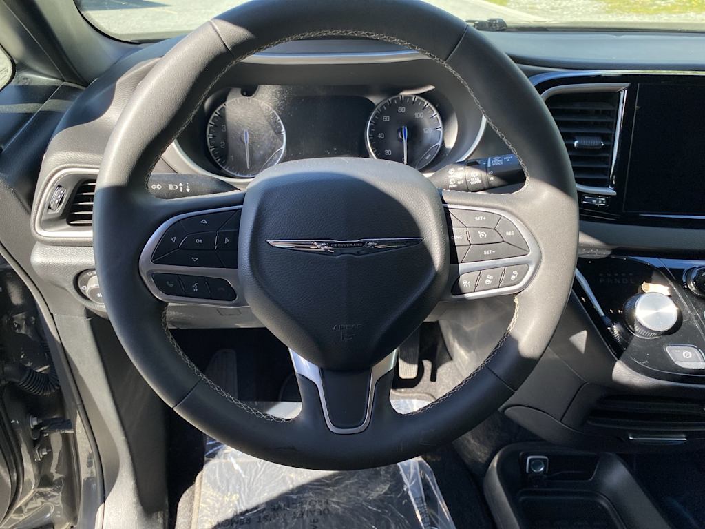 Thumbnail: 2025 Chrysler Pacifica - 2