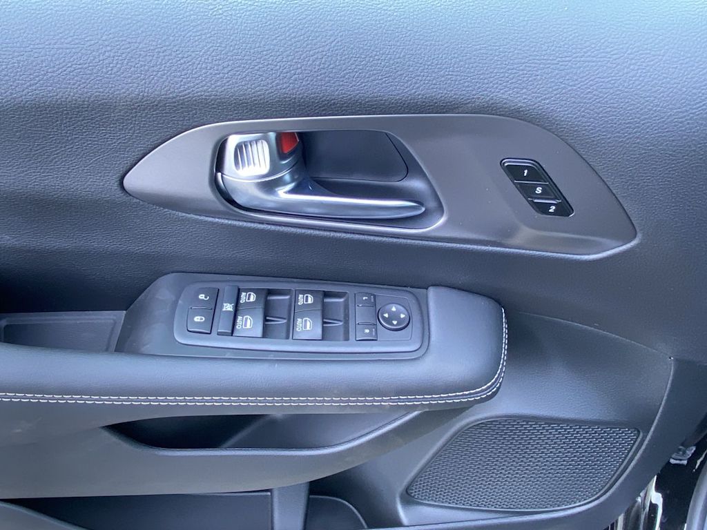 Thumbnail: 2026 Chrysler Pacifica - 19