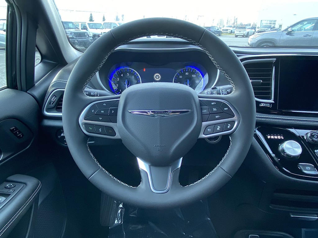 Thumbnail: 2026 Chrysler Pacifica - 2