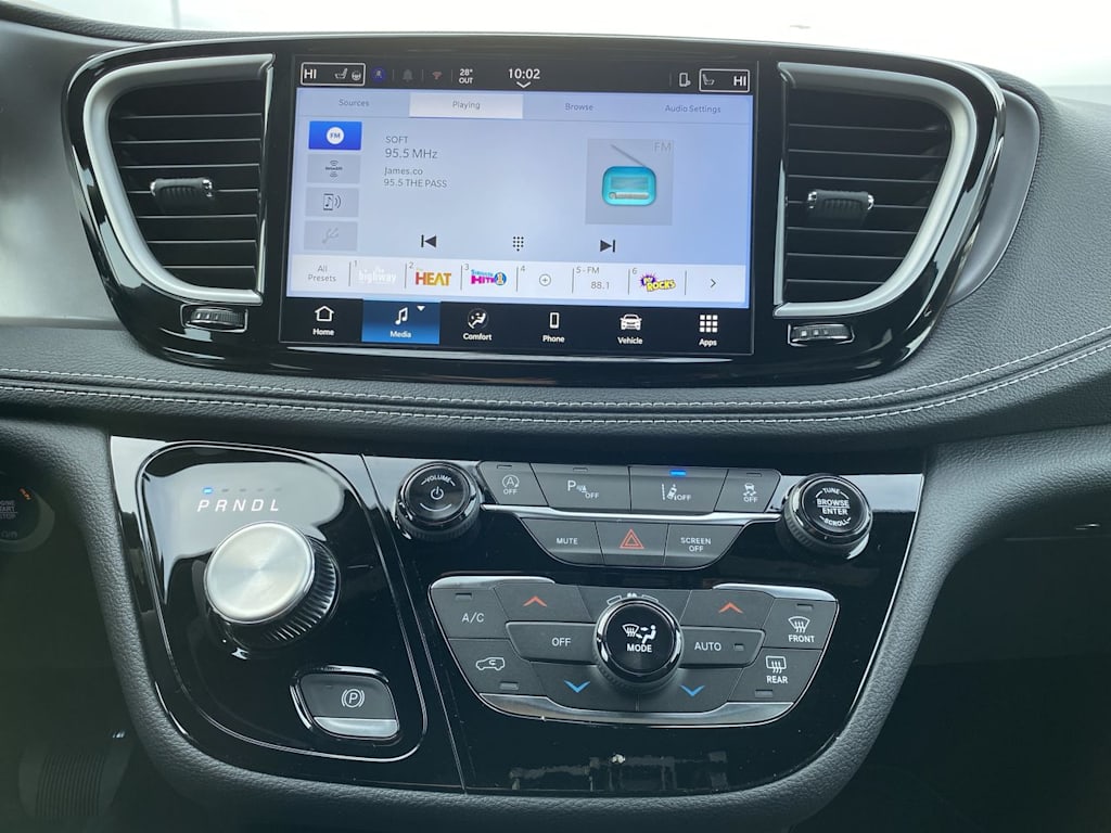 Thumbnail: 2026 Chrysler Pacifica - 11