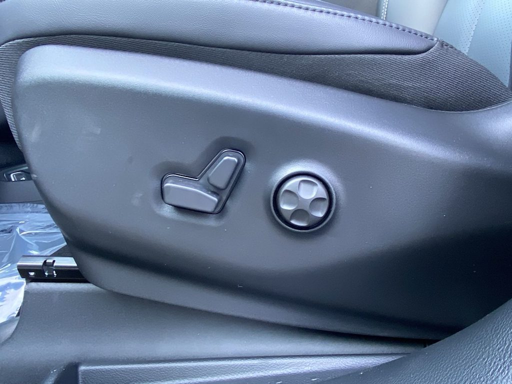 Thumbnail: 2026 Chrysler Pacifica - 18