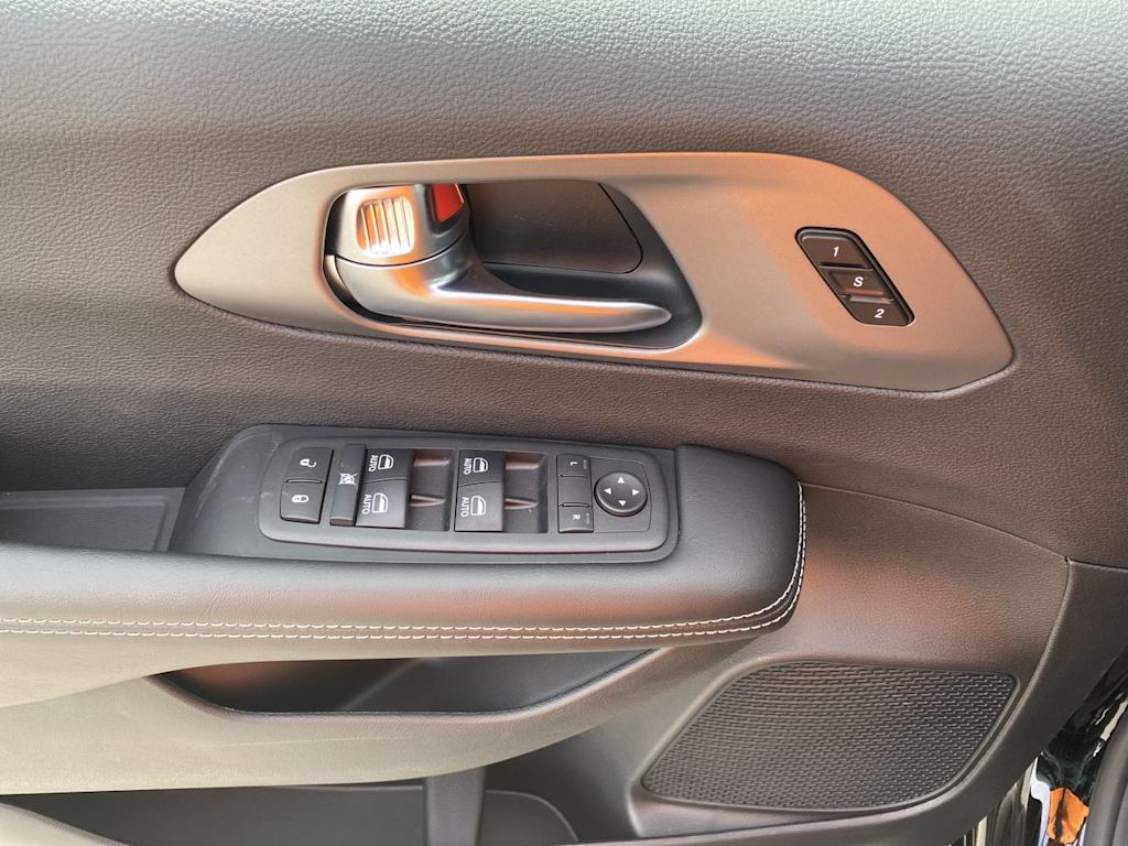 Thumbnail: 2027 Chrysler Pacifica - 20