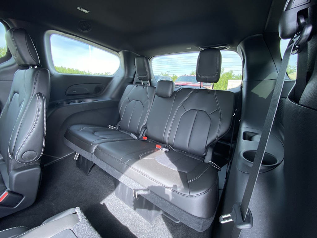 Thumbnail: 2027 Chrysler Pacifica - 25