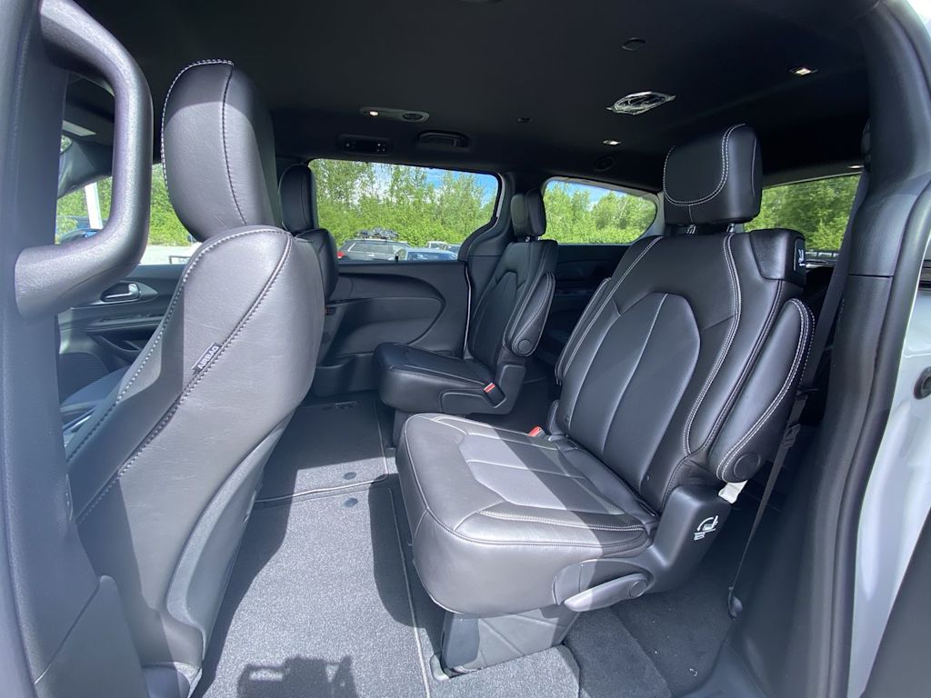 Thumbnail: 2027 Chrysler Pacifica - 9