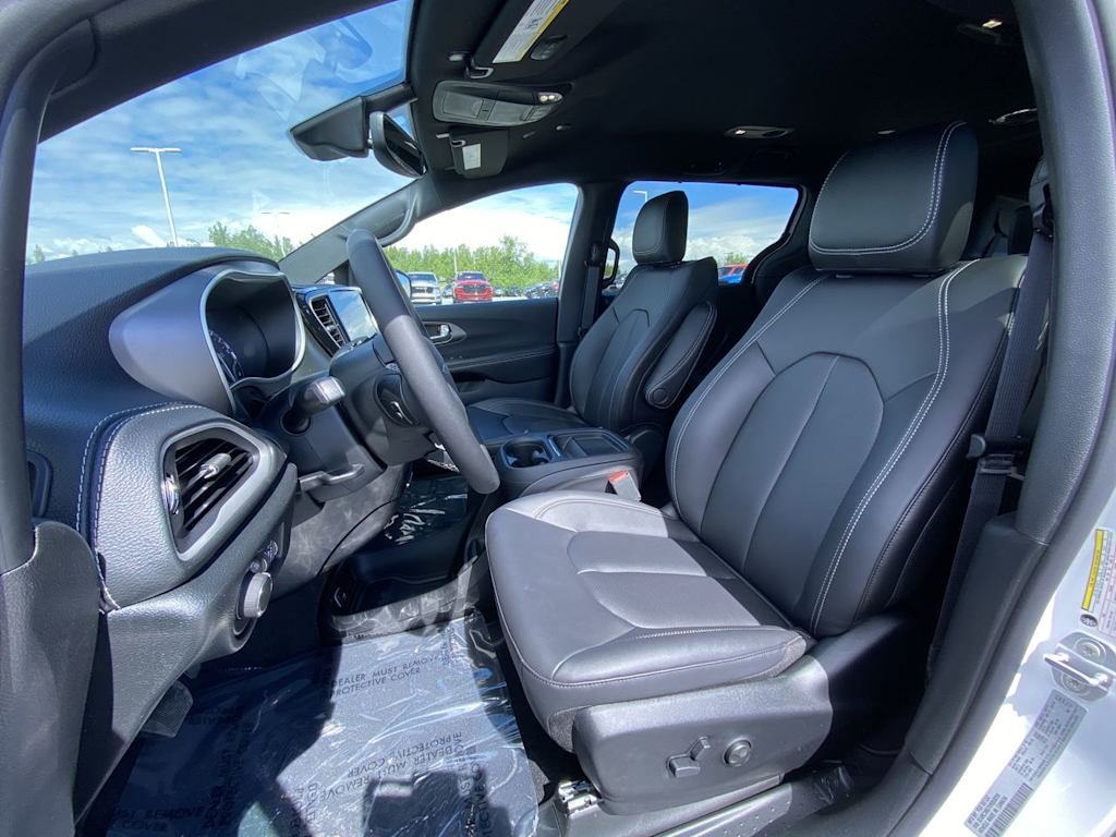 Thumbnail: 2027 Chrysler Pacifica - 7