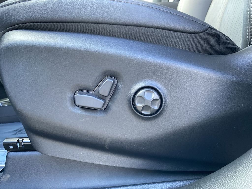 Thumbnail: 2026 Chrysler Pacifica - 18