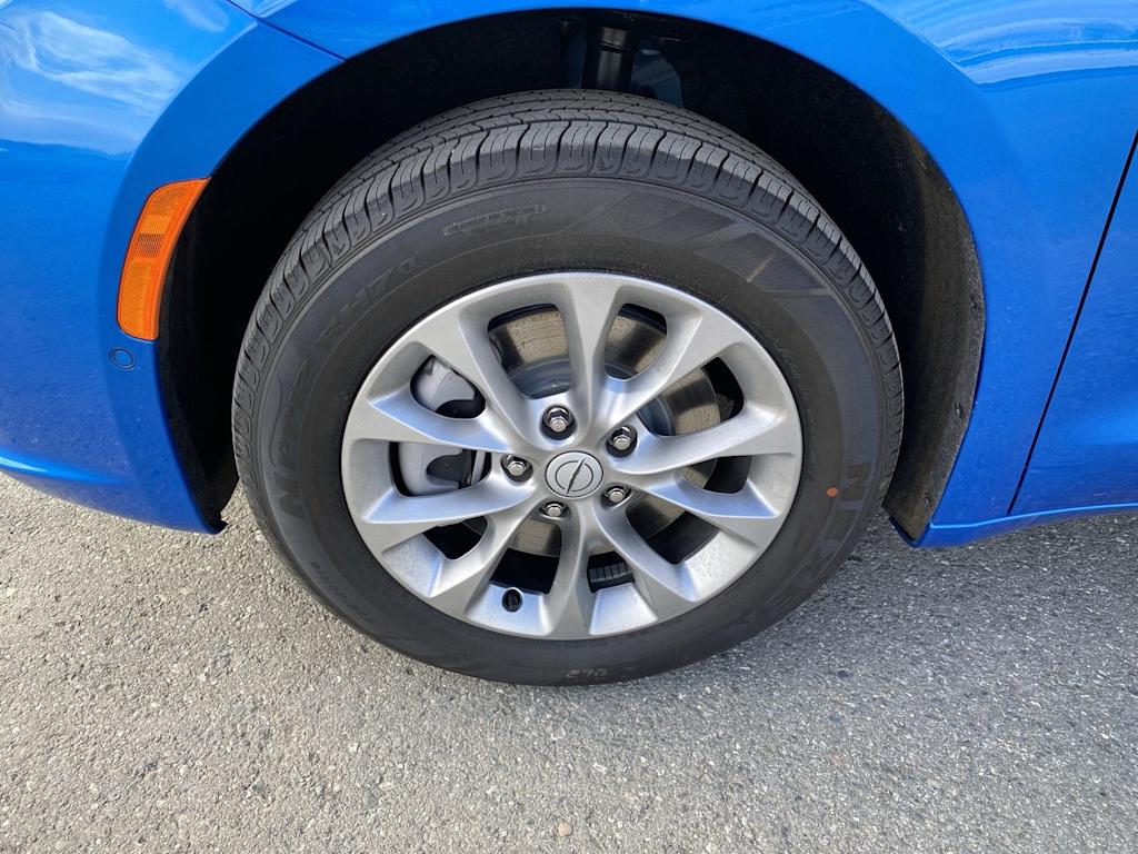 Thumbnail: 2026 Chrysler Pacifica - 6
