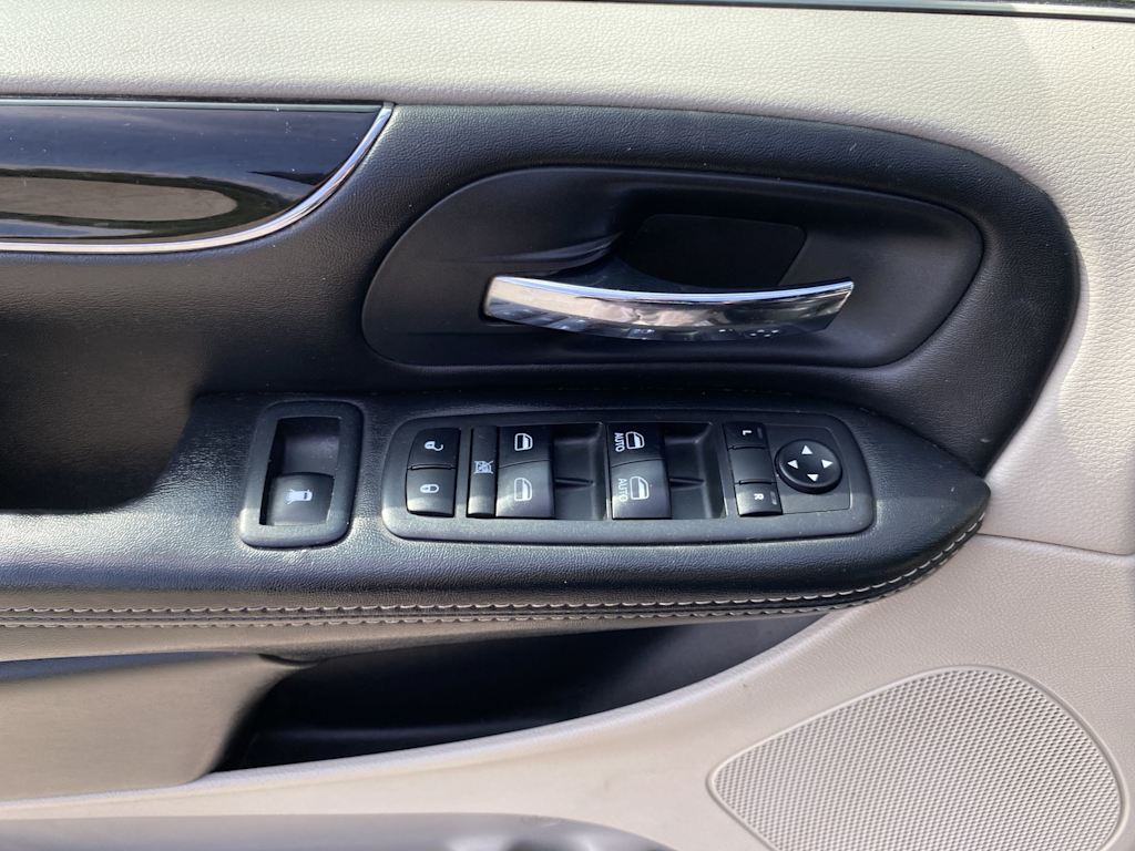 Thumbnail: 2018 Dodge Grand Caravan - 23