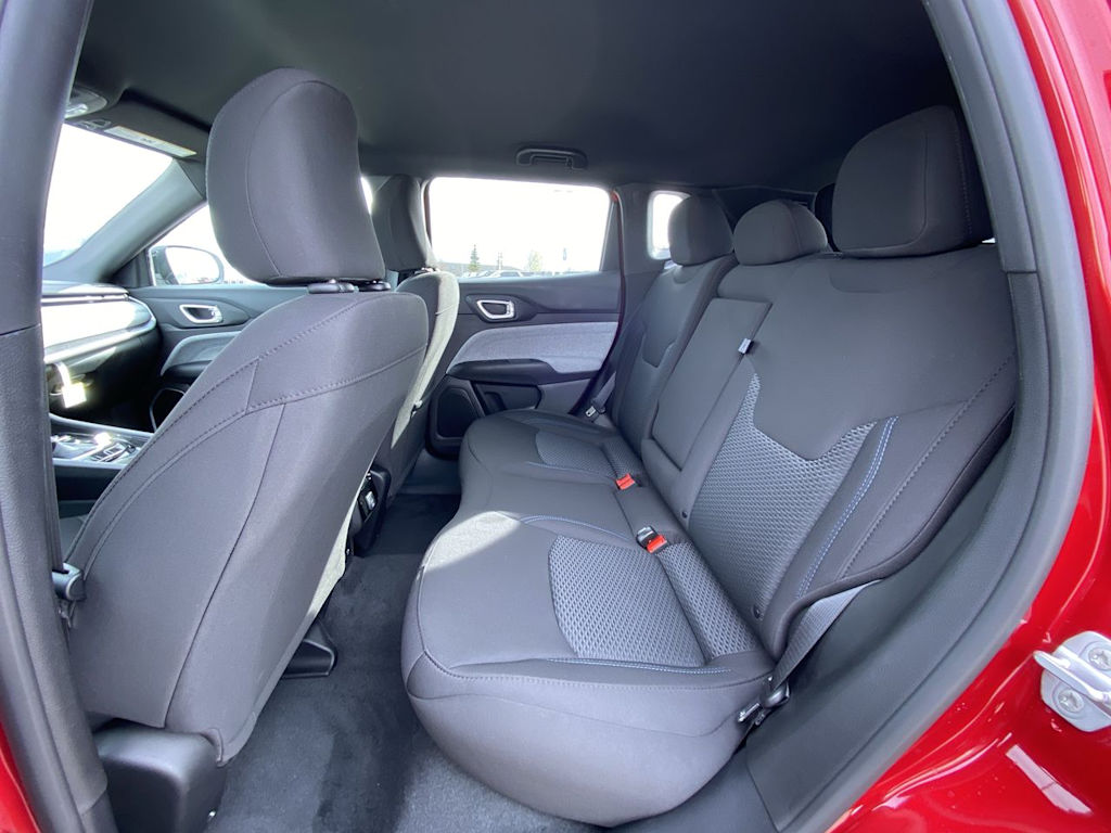 2025 Jeep Compass Sport 8