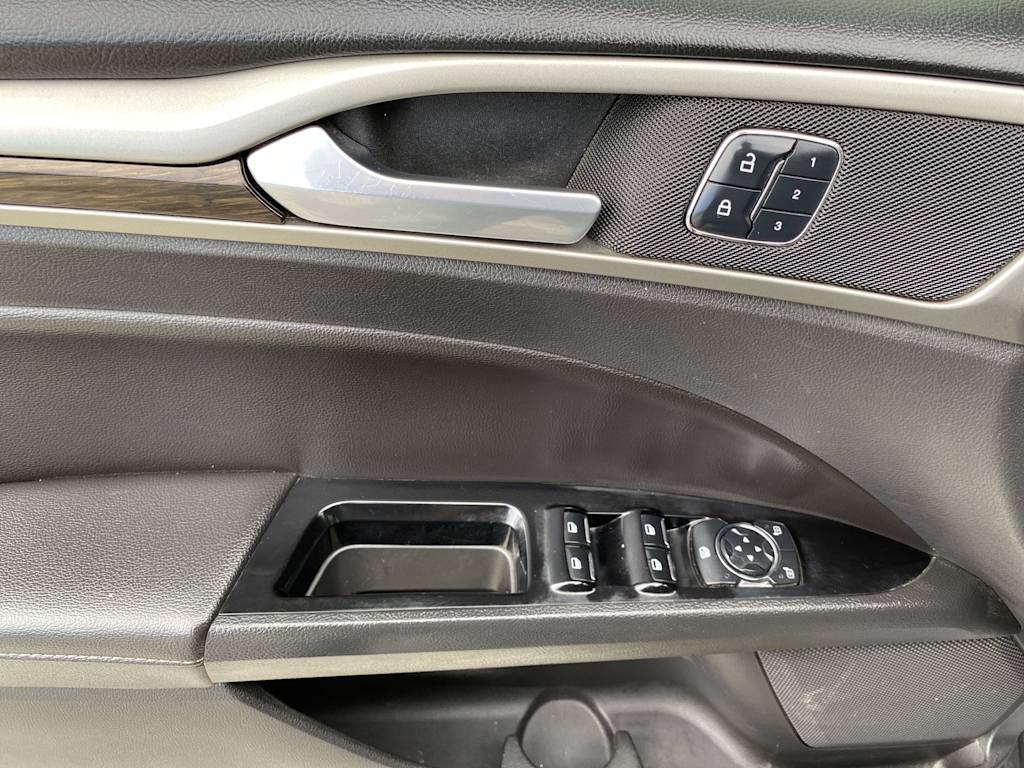 Thumbnail: 2016 Ford Fusion - 23