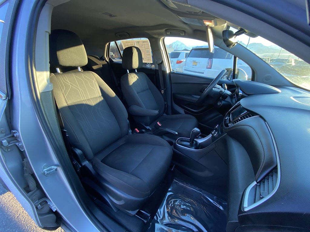 Thumbnail: 2018 Chevrolet Trax - 10