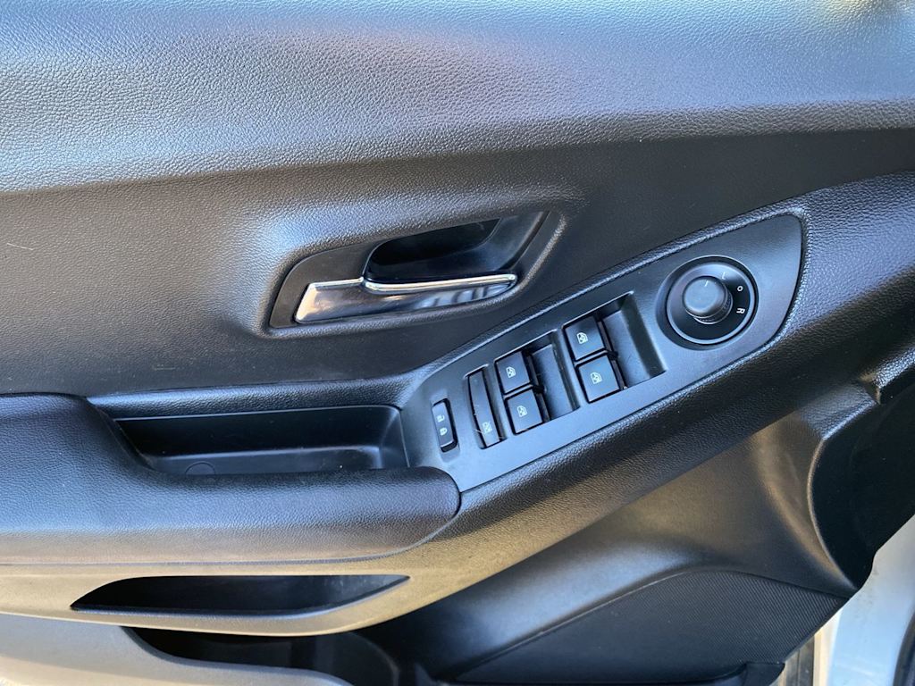 Thumbnail: 2018 Chevrolet Trax - 20