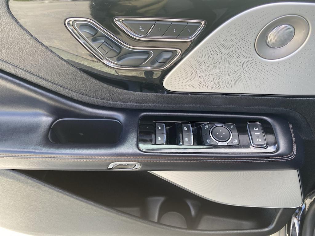 Thumbnail: 2020 Lincoln Aviator - 17