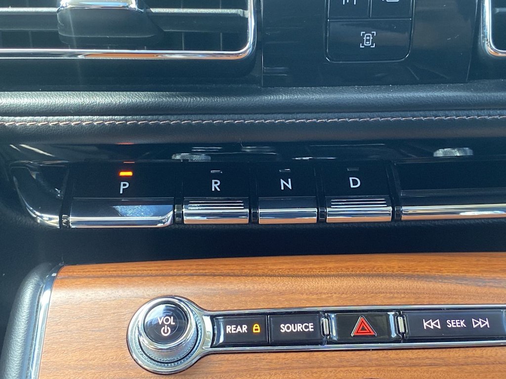 Thumbnail: 2020 Lincoln Aviator - 21