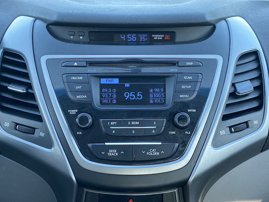 Thumbnail: 2016 Hyundai Elantra - 11