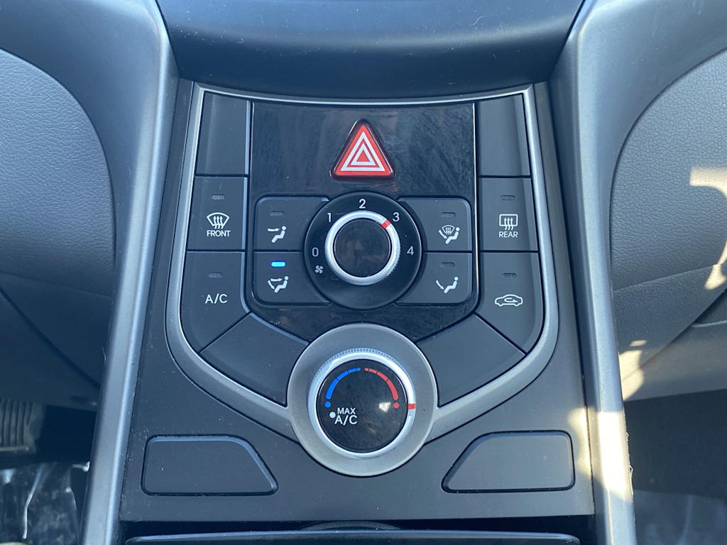 Thumbnail: 2016 Hyundai Elantra - 22