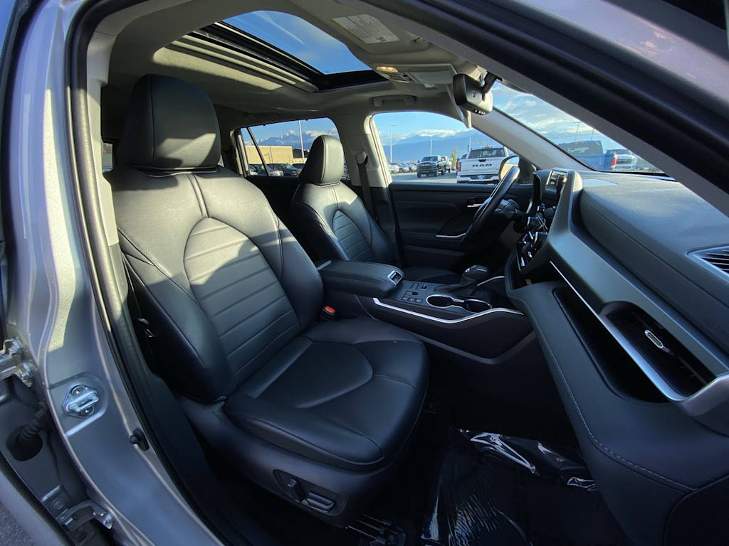 Thumbnail: 2024 Toyota Highlander - 9