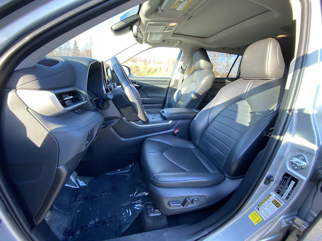 Thumbnail: 2024 Toyota Highlander - 8