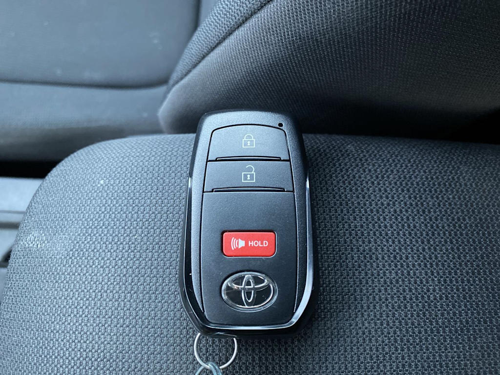 2022 Toyota Corolla Cross LE 14