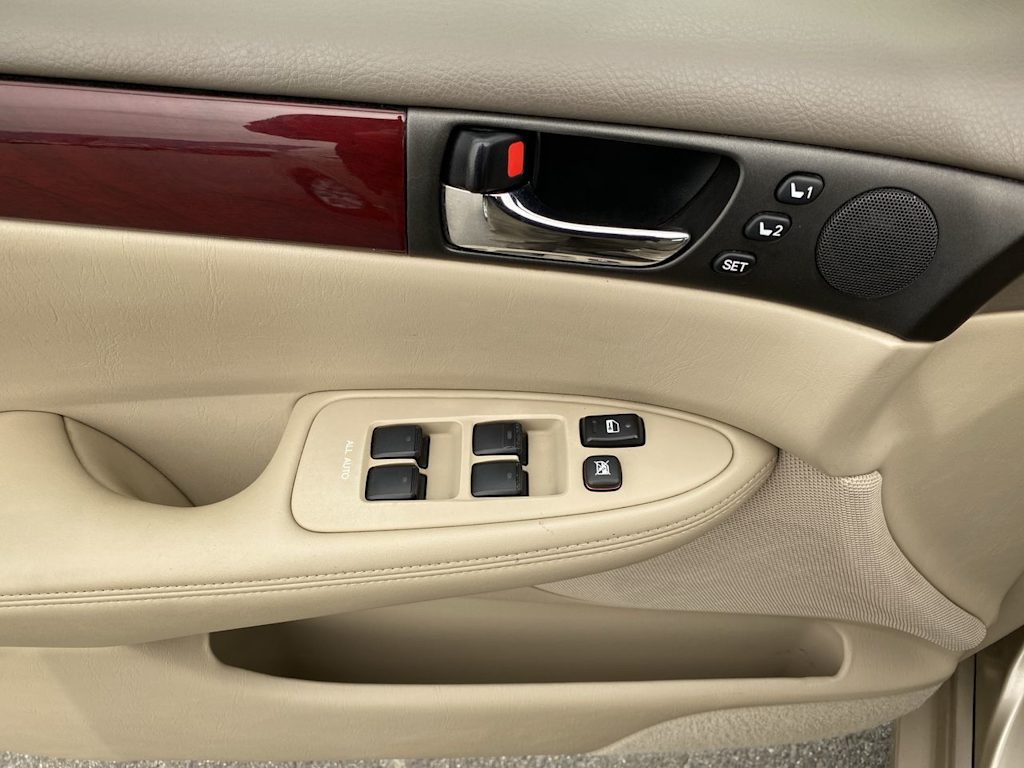 Thumbnail: 2004 Lexus ES - 18