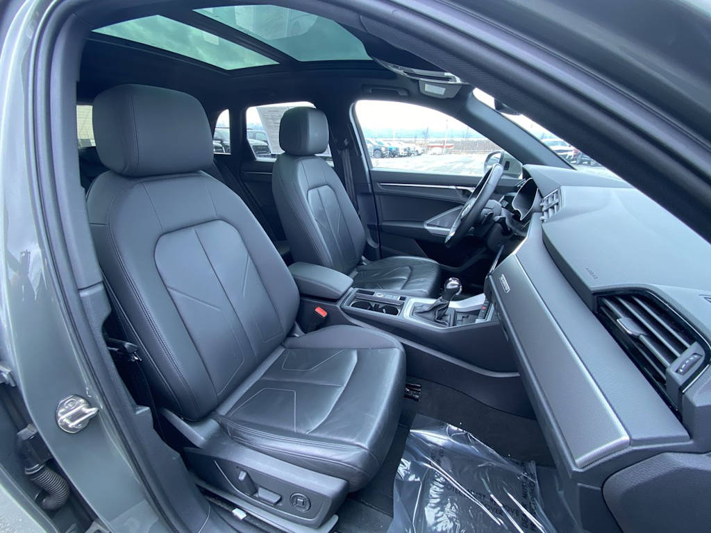 Thumbnail: 2024 Audi Q3 - 9