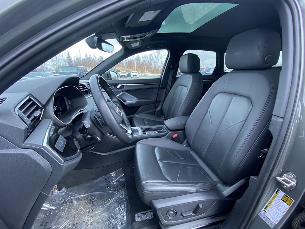 Thumbnail: 2024 Audi Q3 - 8