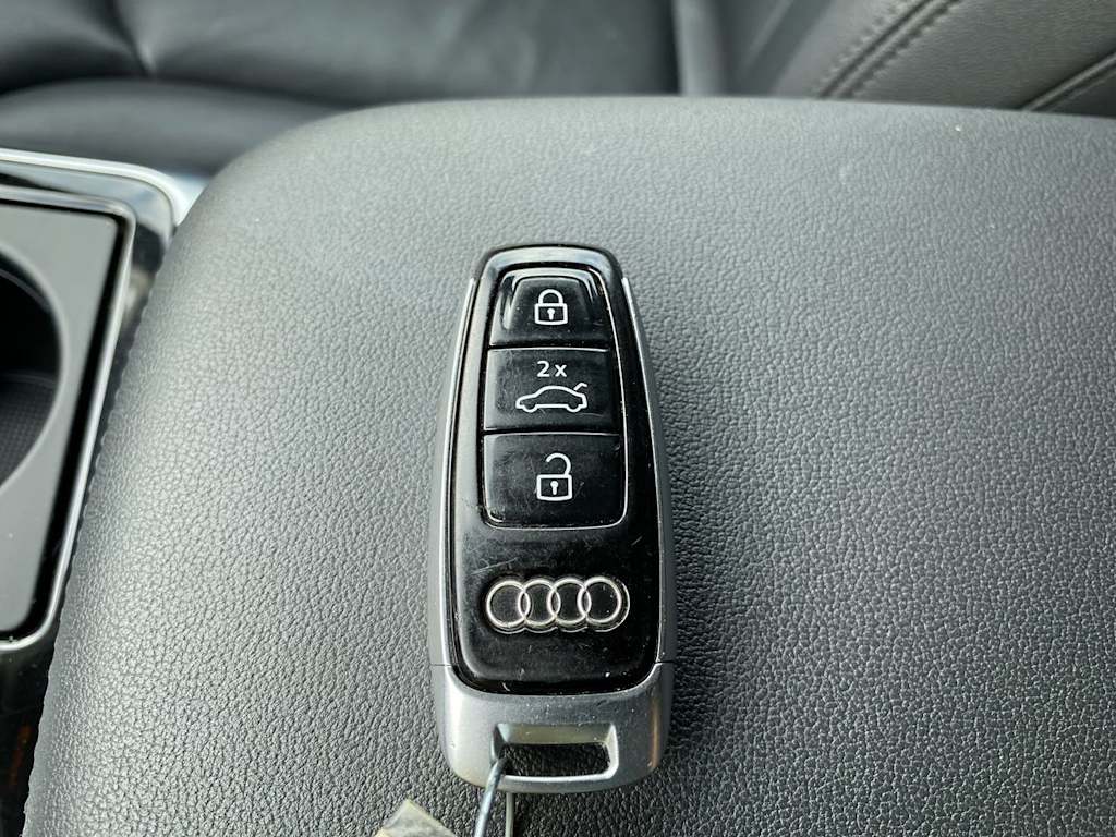 Thumbnail: 2023 Audi Q7 - 12