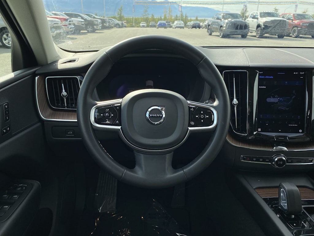Thumbnail: 2023 Volvo XC60 - 2