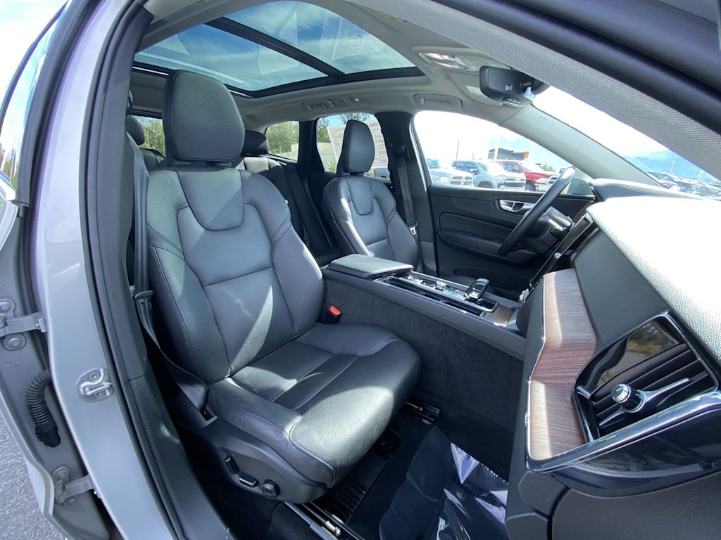 Thumbnail: 2023 Volvo XC60 - 9