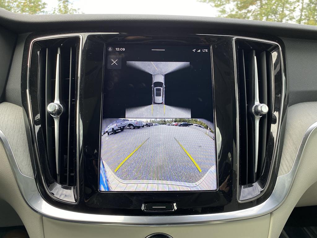 Thumbnail: 2025 Volvo V60 - 24