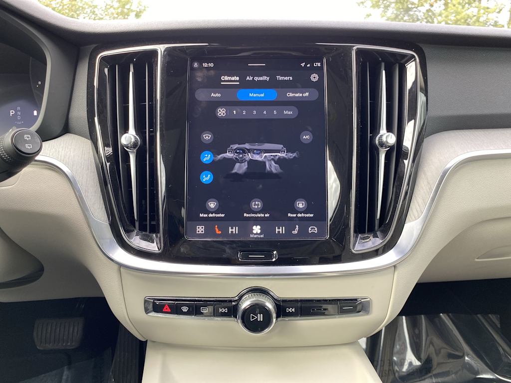 Thumbnail: 2025 Volvo V60 - 26