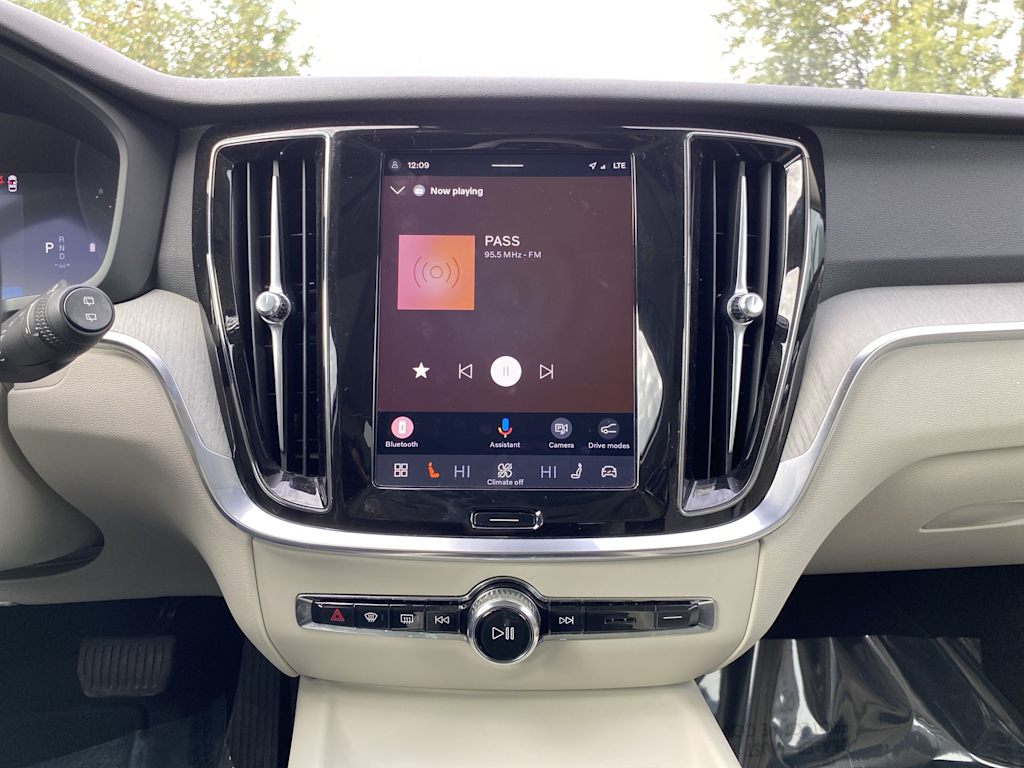 Thumbnail: 2025 Volvo V60 - 12