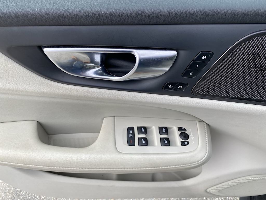 Thumbnail: 2025 Volvo V60 - 23