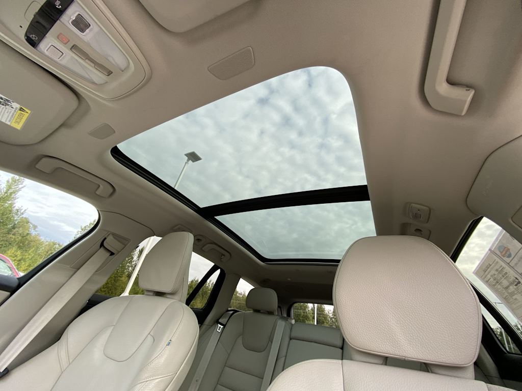Thumbnail: 2025 Volvo V60 - 28
