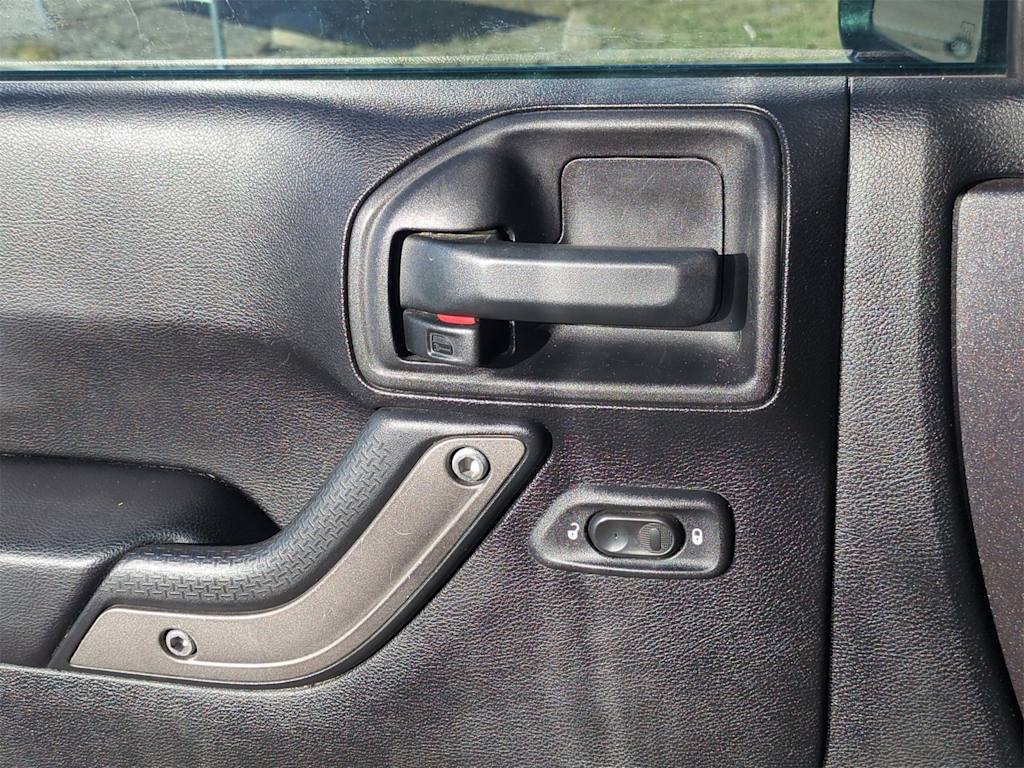 Thumbnail: 2017 Jeep Wrangler - 26