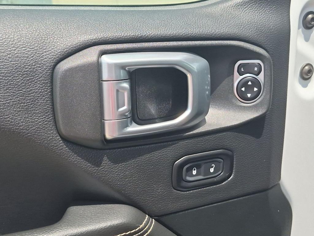 Thumbnail: 2021 Jeep Wrangler - 32