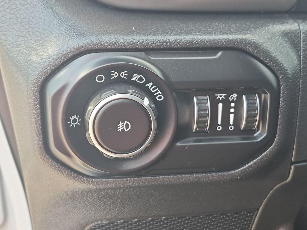 Thumbnail: 2021 Jeep Wrangler - 29