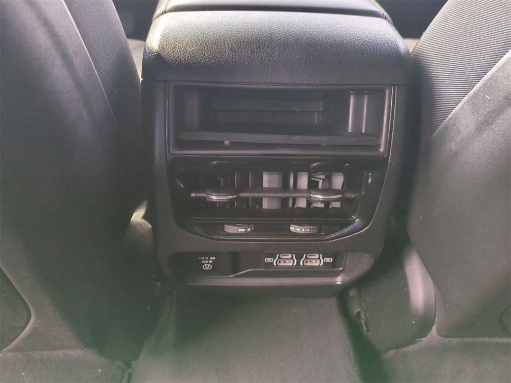 Thumbnail: 2023 Jeep Grand Cherokee - 28