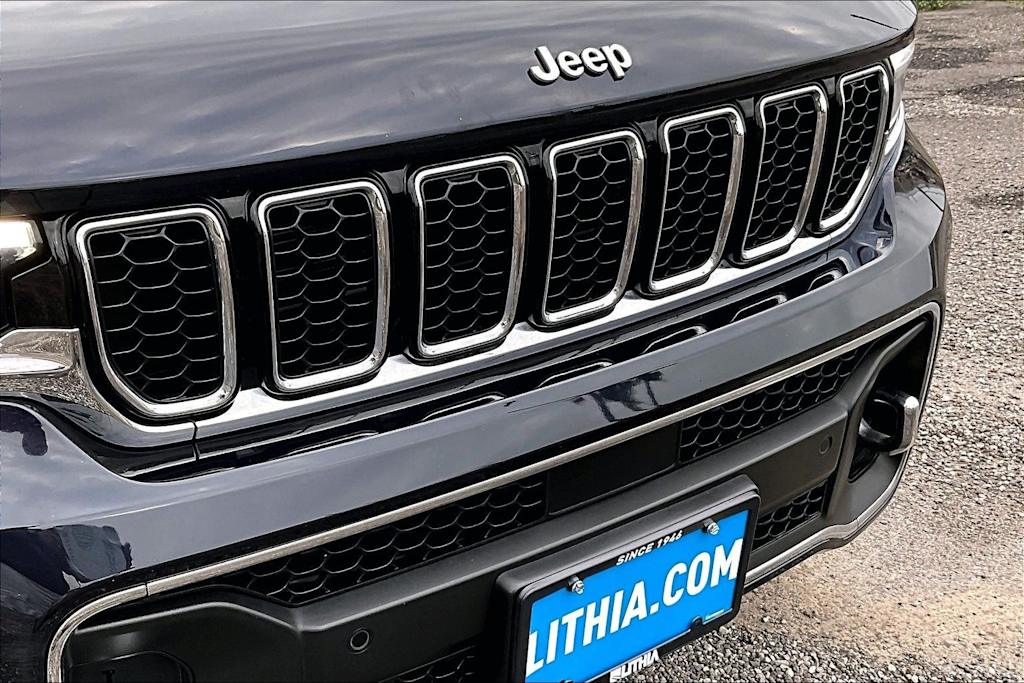 Thumbnail: 2023 Jeep Grand Cherokee - 30