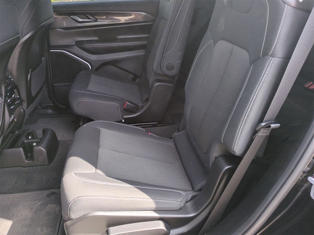 Thumbnail: 2022 Jeep Grand Cherokee L - 12