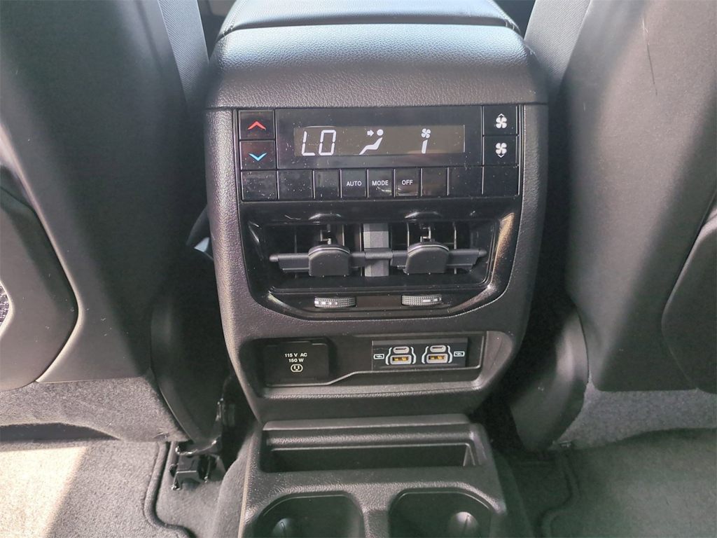 Thumbnail: 2022 Jeep Grand Cherokee L - 28