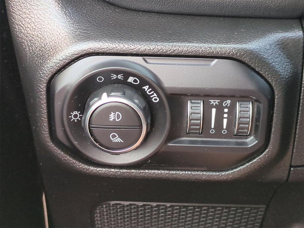 Thumbnail: 2022 Jeep Gladiator - 29