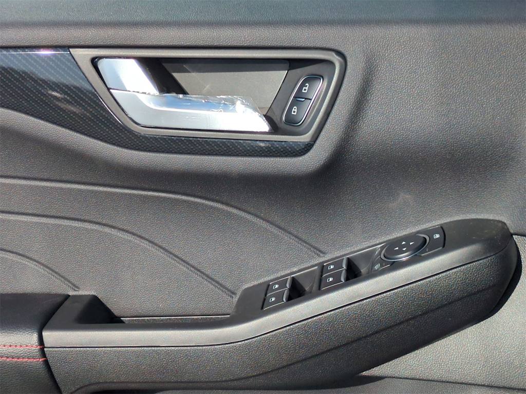 2025 Ford Escape ST-Line 30