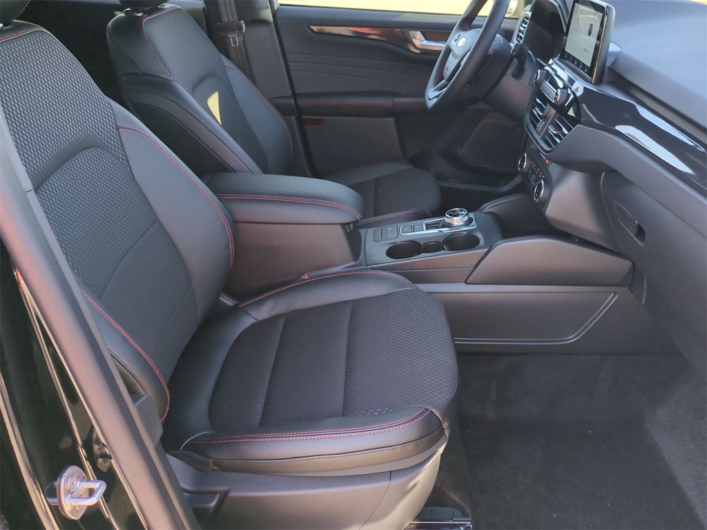 2025 Ford Escape ST-Line 11