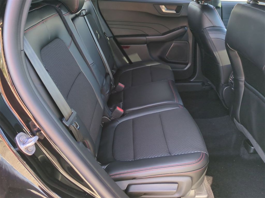 2025 Ford Escape ST-Line 31