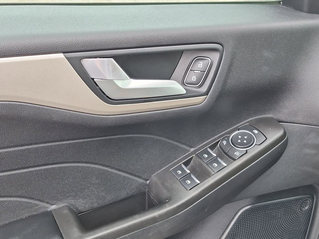 Thumbnail: 2021 Ford Escape - 31